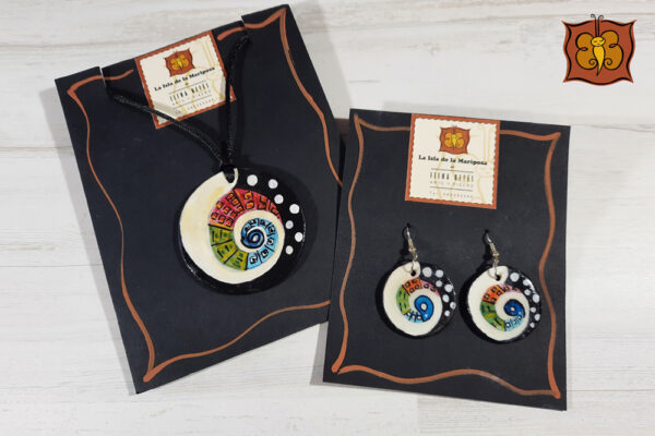 Conjunto collar y pendientes de madera - Imagen 4