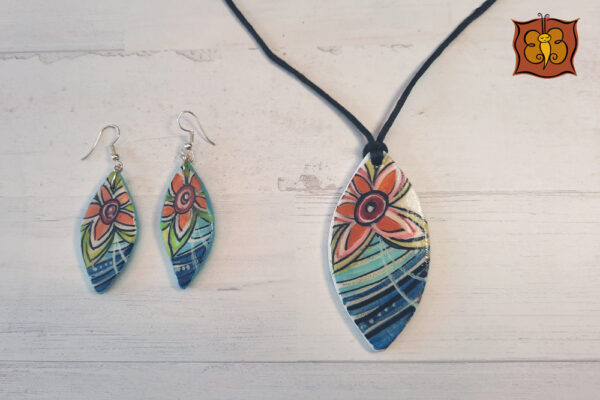 Conjunto collar y pendientes de madera - Imagen 9