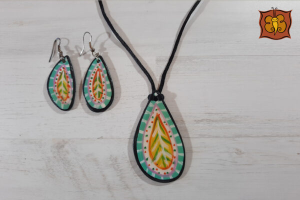 Conjunto collar y pendientes de madera - Imagen 29