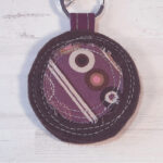 Marrón y morado