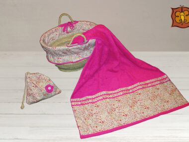 Conjunto toalla mediana + capazo mediano todo forrado + saquito de regalo
