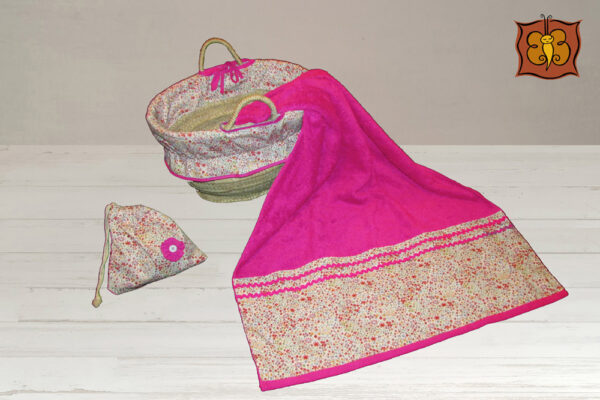 Conjunto toalla mediana + capazo mediano todo forrado + saquito de regalo
