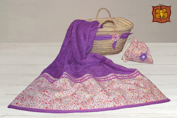 Conjunto toalla mediana + capazo mediano con cinturón + saquito de regalo